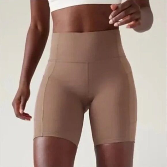 Athleta Ultimate Stash Pocket 7" Short - Picture 1 of 4